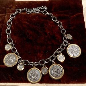 Stainless necklace with 5 small round and 4 large round pendant coins gold plate